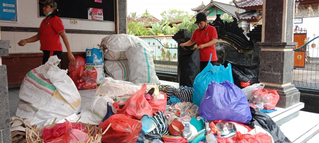 Kegiatan Bank Sampah di Desa Kekeran